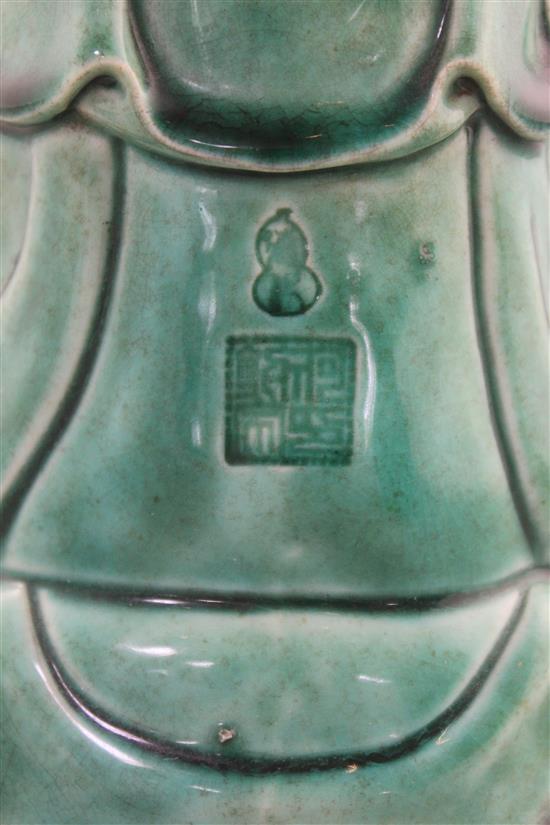 A Chinese green glazed biscuit porcelain seated figure of Guanyin, 12cm